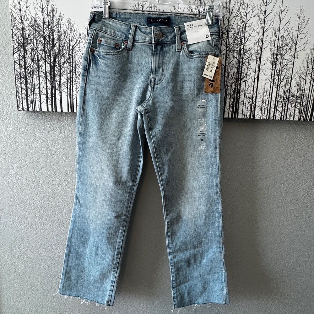 Aeropostale Mid Rise Kick Crop Light Wash Size 0